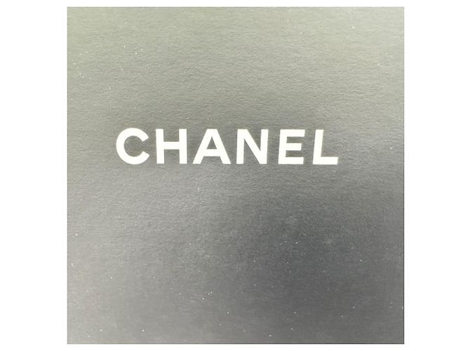 Timeless Chanel Mini Square gesteppte Clutch aus elfenbeinfarbenem Leder Weiß Roh - Ansicht 17