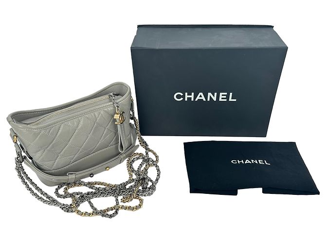 Borsa a tracolla piccola Gabrielle di Chanel in pelle grigia Stampa python - vista 15