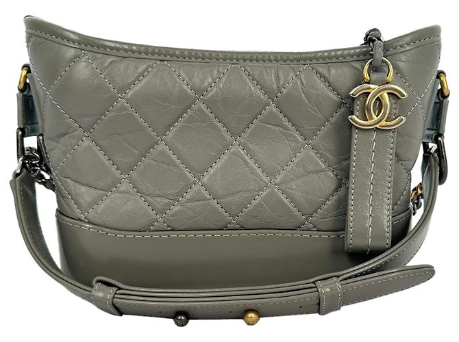 Borsa a tracolla piccola Gabrielle di Chanel in pelle grigia Stampa python - vista 2