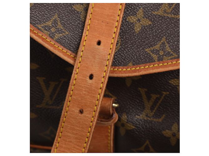 Borsa a tracolla Louis Vuitton Saumur 35 in tela rivestita marrone - vista 10