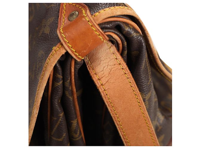 Borsa a tracolla Louis Vuitton Saumur 35 in tela rivestita marrone - vista 12