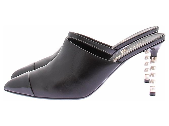 Chanel Mules nere a punta con perle sul tacco - vista 2