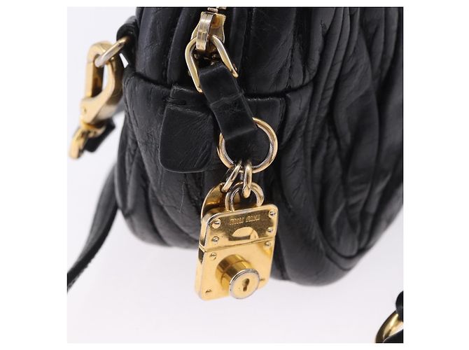 Miu Miu Matelasse Shoulder Bag Leather Black Gold Tone - vista 24
