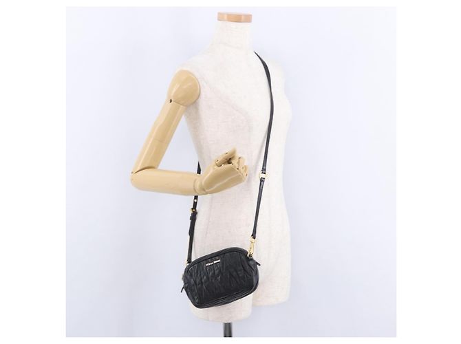 Miu Miu Matelasse Shoulder Bag Leather Black Gold Tone - vista 29