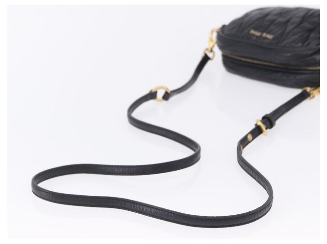 Miu Miu Matelasse Shoulder Bag Leather Black Gold Tone - vista 7