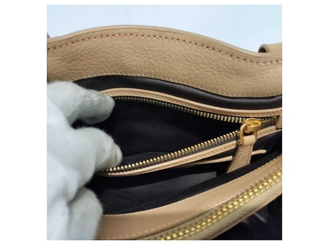 Miu Miu Handtasche aus beigem Leder - Ansicht 10