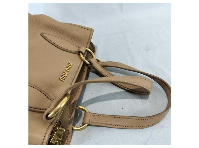 Miu Miu Handtasche aus beigem Leder - Ansicht 4
