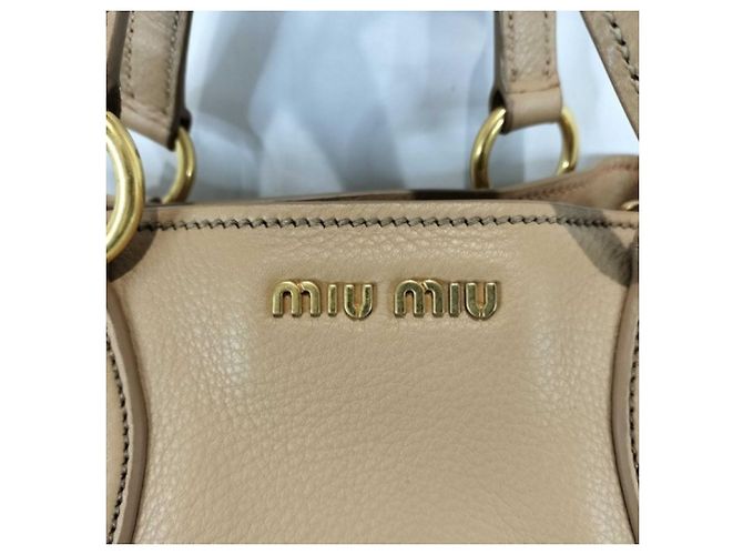 Miu Miu Handtasche aus beigem Leder - Ansicht 7
