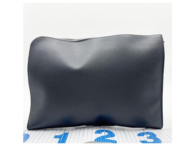 Pochette Louis Vuitton en cuir Taurillon noir - vue 2