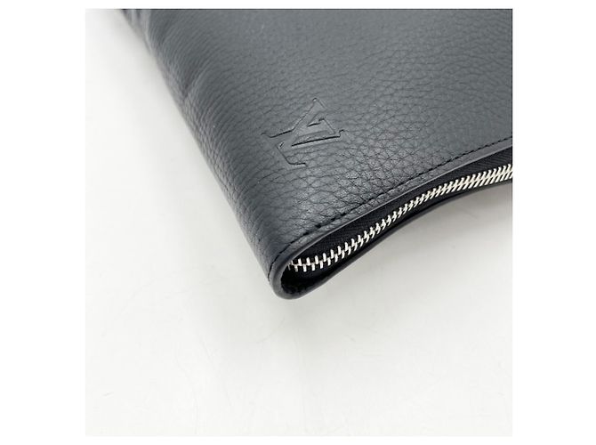 Pochette Louis Vuitton en cuir Taurillon noir - vue 5