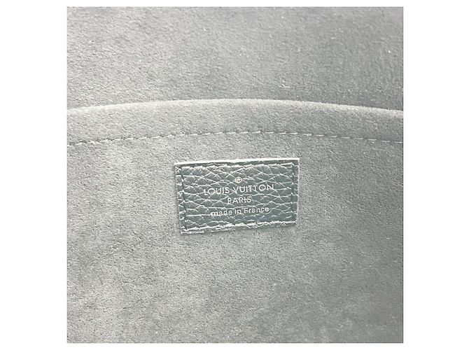 Pochette Louis Vuitton en cuir Taurillon noir - vue 8