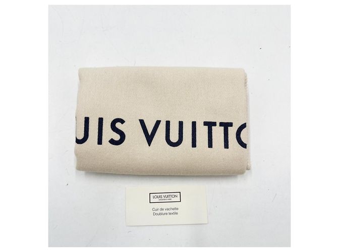 Pochette Louis Vuitton en cuir Taurillon noir - vue 9