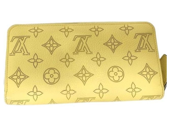 Carteira Longa Louis Vuitton Mahina Amarelo - vista 2