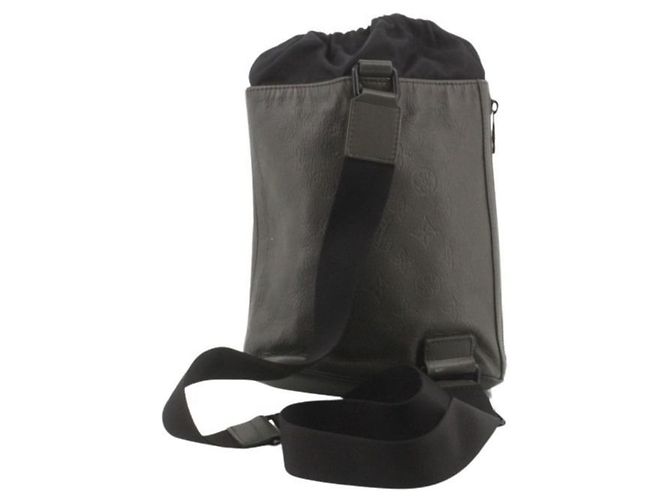 Bolsa de Ombro Louis Vuitton Khaki Monogram Shadow - vista 2