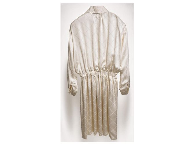 Chanel Vestido Blouson 23C Ecru de Seda Jacquard con Lazo de Terciopelo FR 40 - vista 4