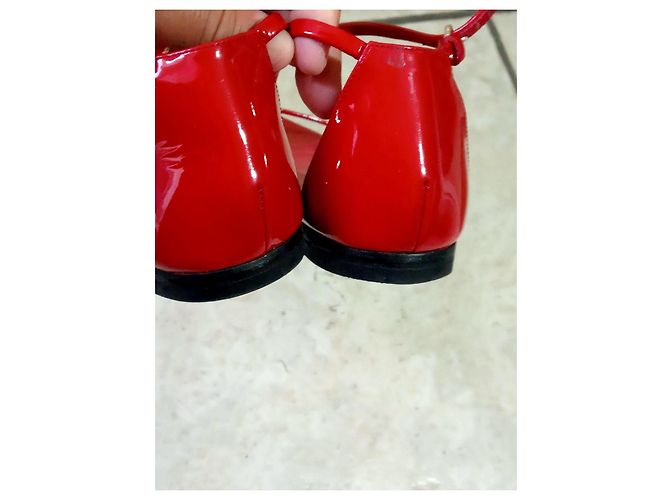 Gucci Rote Lackledersandalen mit GG-Logo - Ansicht 5