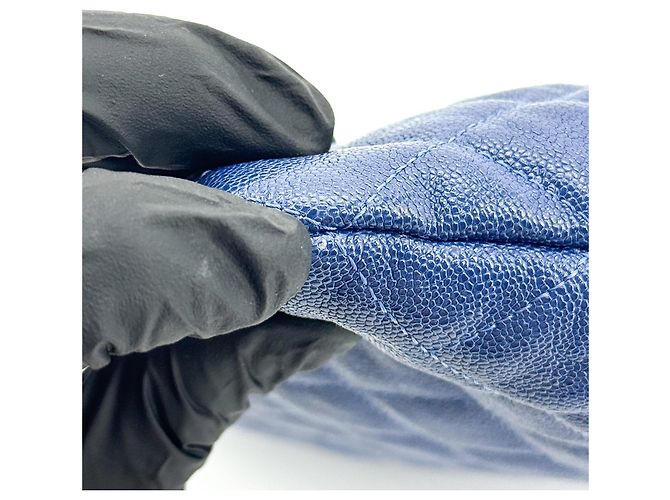 Chanel Boy O Case Clutch Quilted Caviar Medium Azul - vista 7