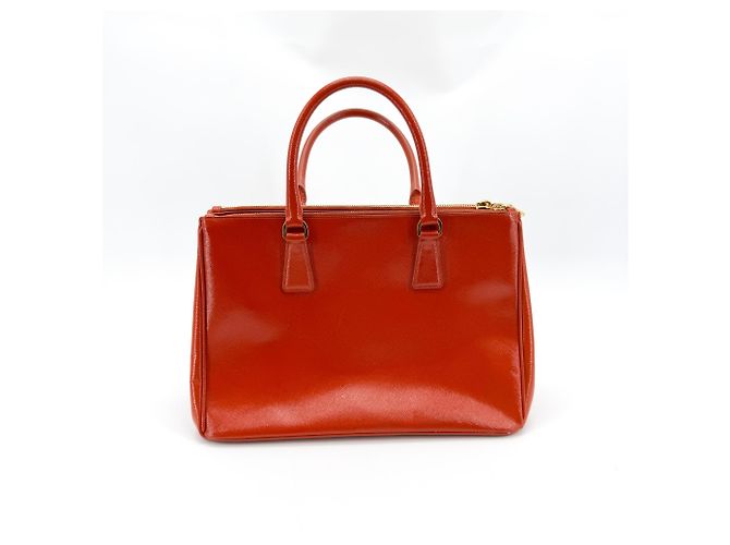 Prada Galleria
Lederriemen Rot - Ansicht 2
