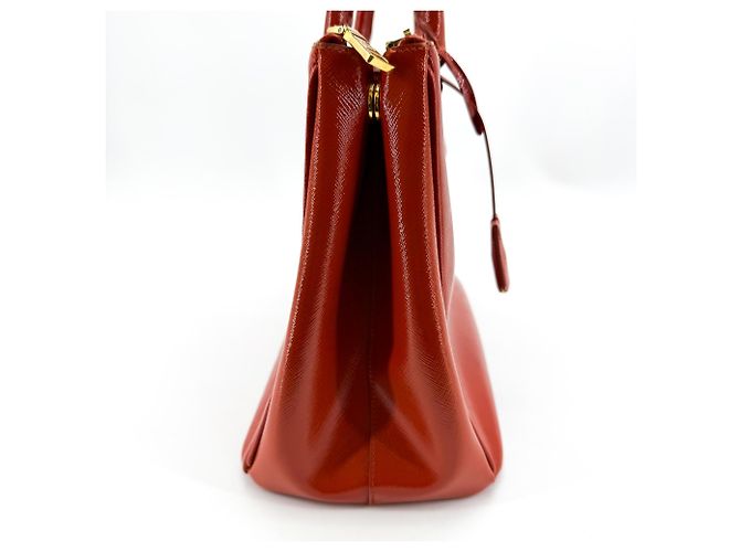 Prada Galleria
Lederriemen Rot - Ansicht 4