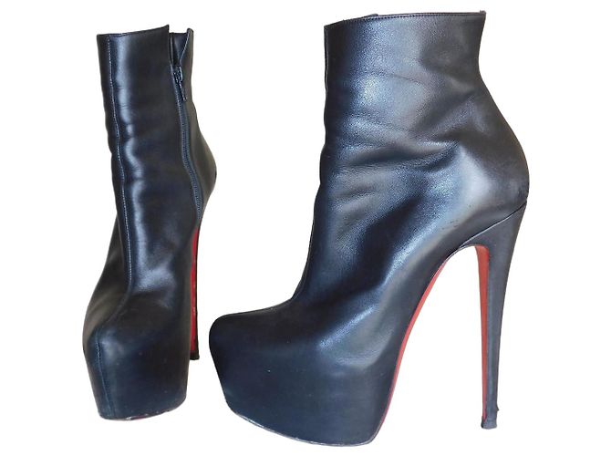 Christian Louboutin Stivaletti Louboutin in pelle nera - vista 2