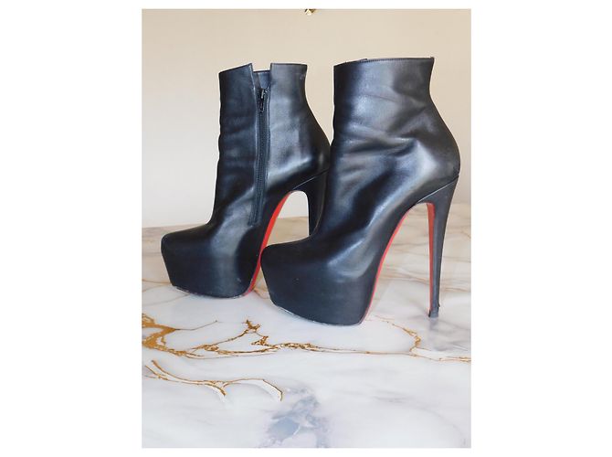 Christian Louboutin Stivaletti Louboutin in pelle nera - vista 7