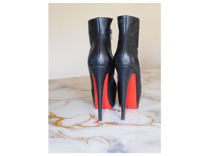 Christian Louboutin Stivaletti Louboutin in pelle nera - vista 9