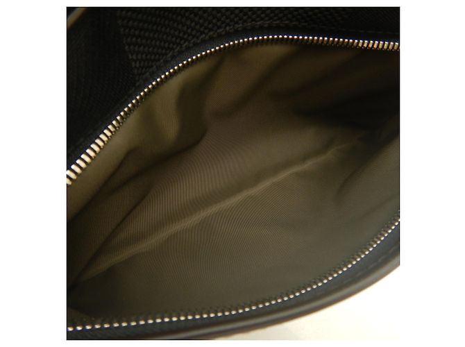 Borsa Acrobat Sling Louis Vuitton Damier Geant Nero - vista 20