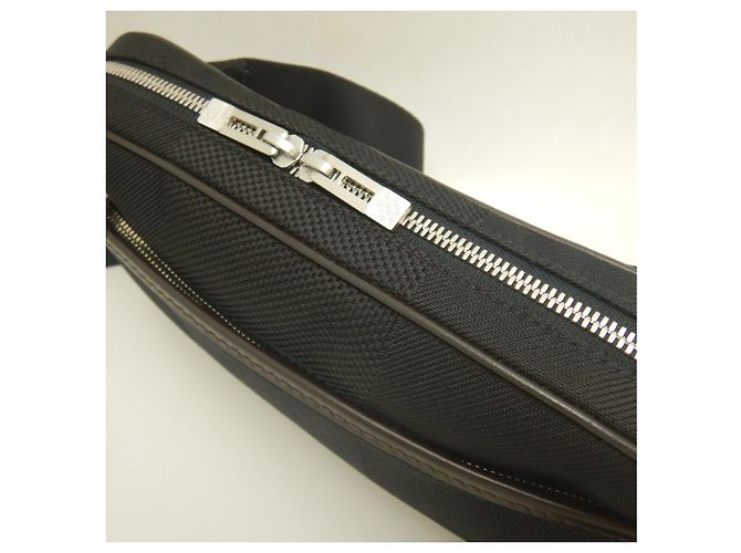 Borsa Acrobat Sling Louis Vuitton Damier Geant Nero - vista 7