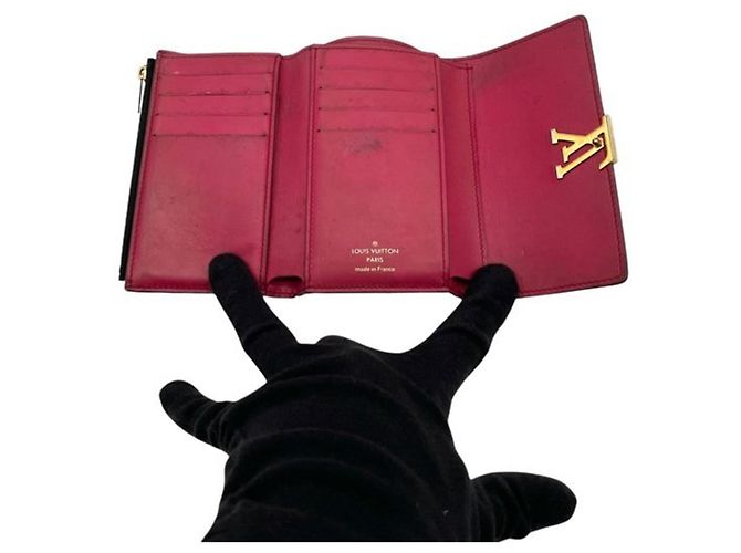 Portafoglio Louis Vuitton Capucines Compact Tri-Fold - vista 12