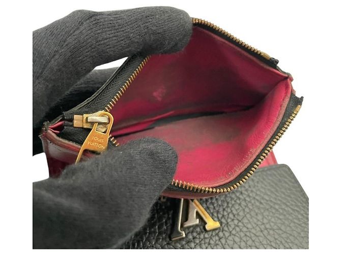 Portafoglio Louis Vuitton Capucines Compact Tri-Fold - vista 14