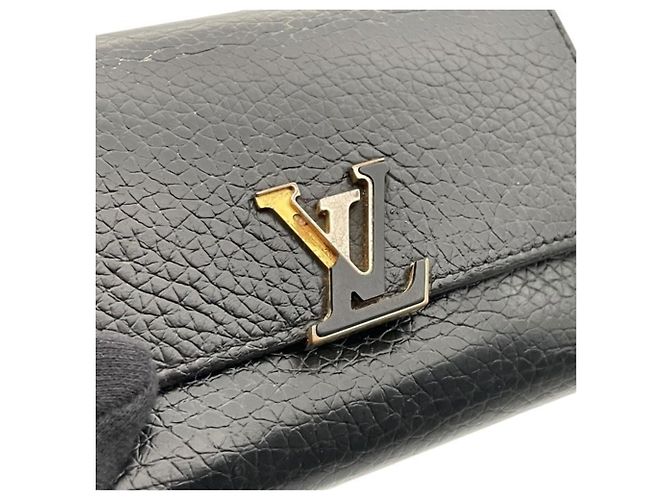 Portafoglio Louis Vuitton Capucines Compact Tri-Fold - vista 20