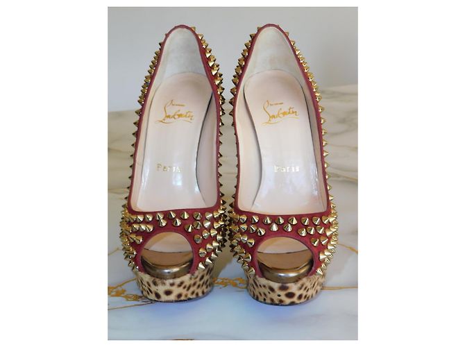 Lady Peep Christian Louboutin Décolleté Louboutin borchiate leopardate - vista 3
