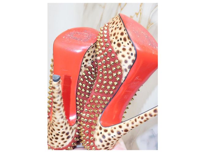 Lady Peep Christian Louboutin Décolleté Louboutin borchiate leopardate - vista 7