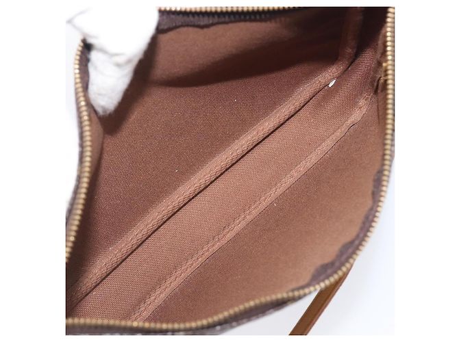 Louis Vuitton Pochette Accessoires Monogram Canvas Medium Marron - vue 5