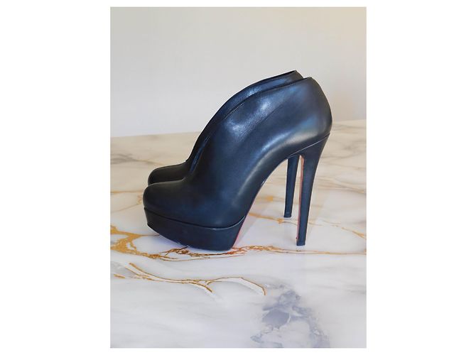 Décolleté Christian Louboutin in pelle nera - vista 4