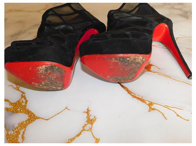 Christian Louboutin Botins Louboutin em camurça preta e malha - vista 2