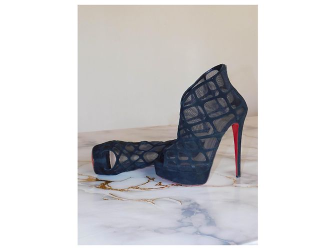 Christian Louboutin Botins Louboutin em camurça preta e malha - vista 4