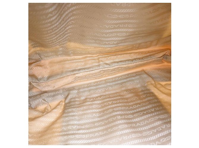 Prada Re-Edition 1978 Pocket Re-Nylon in pelle Saffiano Medium Beige - vista 5