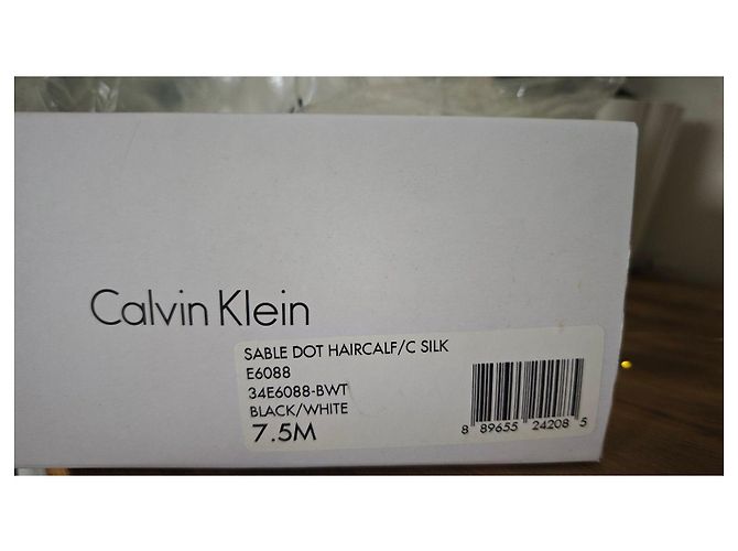 Calvin Klein Absatzsandaletten aus schwarz-weißem Leder - Ansicht 8