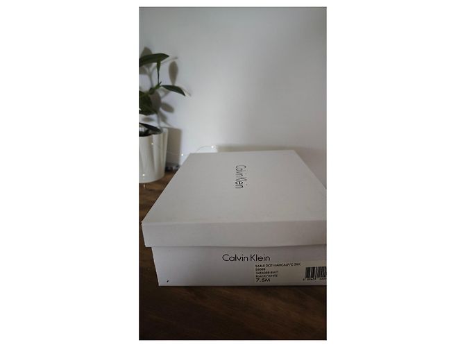 Calvin Klein Absatzsandaletten aus schwarz-weißem Leder - Ansicht 9