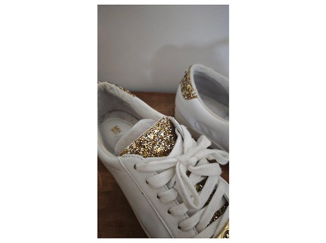 Baskets Michael Kors en cuir blanc et paillettes dorées - vue 3