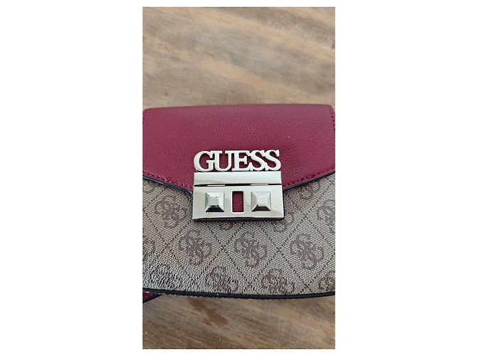 Riñonera Guess monograma burdeos - vista 2