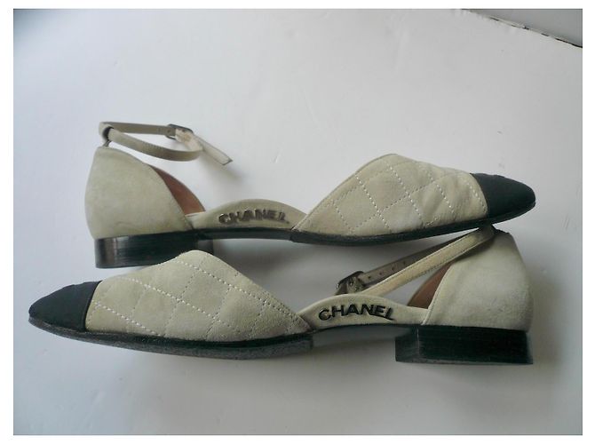 Chanel Ballerine Mary Jane Camoscio Ecru Nero Beige - vista 3