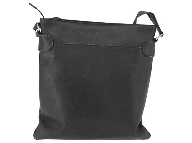 Louis Vuitton Sasha Taiga Leather Nero - vista 2