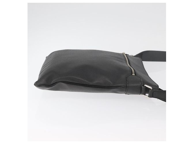 Louis Vuitton Sasha Taiga Leather Nero - vista 3