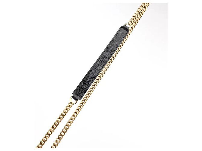 Autre Marque Una borsa a tracolla Envelope caratterizzata da una silhouette tridimensionale che combina diamanti e cuciture trapuntate verticali con un sofisticato logo Cassandre. Realizzata in Grain de Poudre altamente resistente. - vista 5