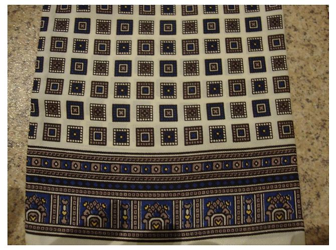 Hermès Seidenschal Geometrische Muster Braun Weiß Blau - Ansicht 3