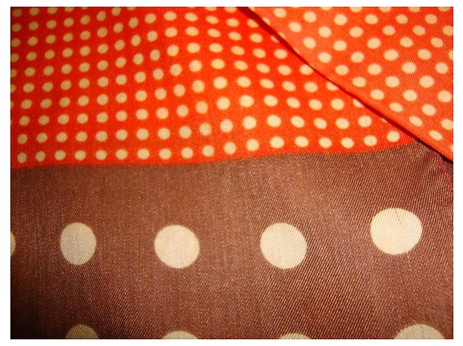Autre Marque Orange-brauner gepunkteter Seidenschal - Ansicht 2