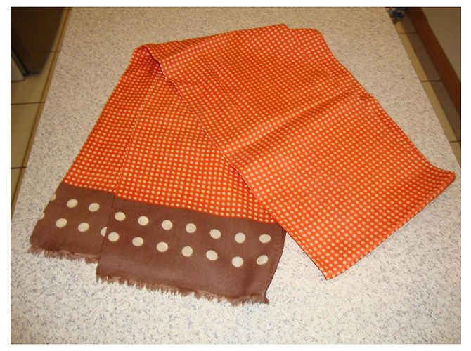 Autre Marque Orange-brauner gepunkteter Seidenschal - Ansicht 5