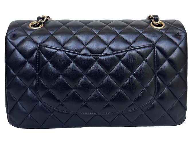 Timeless Mala Chanel Classic Double Flap Medium Pele de Cordeiro Preta - vista 4